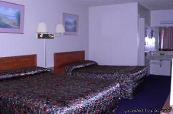 Budget Host Frontier Inn Сюзънвил Стая снимка